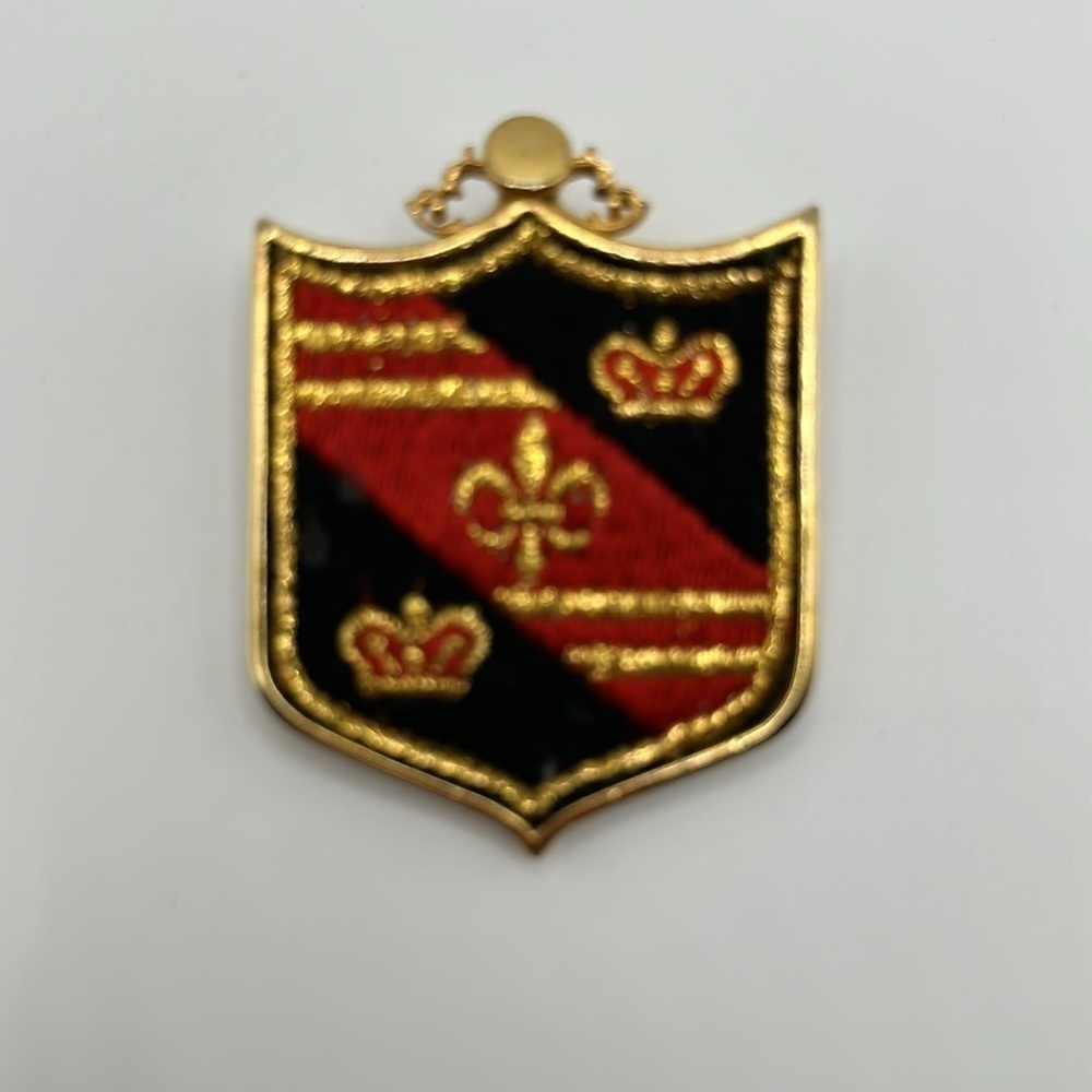 vintage KRAMER Signed Crown Coat of Arms Gold Brooch Jacket Pin RARE
